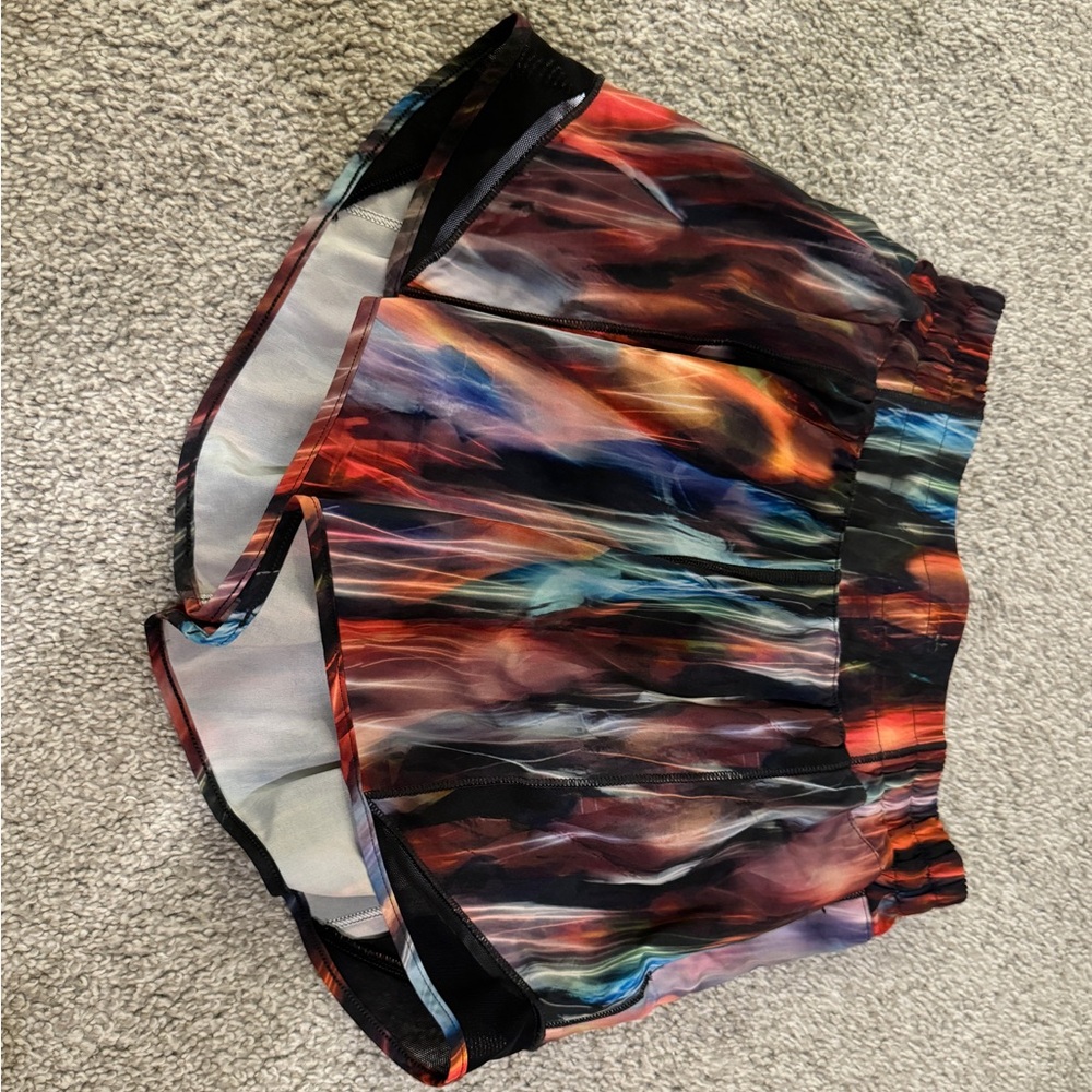 Lululemon size 4 inseam 4” hottie hots